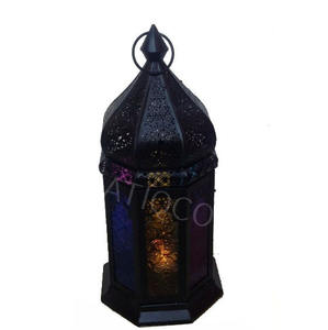 Lanterne en métal en verre coloré Shabby Chic de cour extérieure | Lanterne à bougie marocaine noire - Product Image 5
