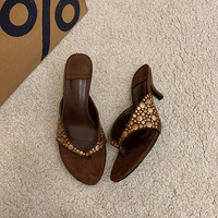 Sandales à talons hauts en daim personnalisables avec logo OEM/ODM pour femmes – Tongs chic style Baddie