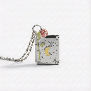 Collana con Medaglione a Forma di Libro Personalizzata per Donne e Ragazze, in Ottone Placcato Oro 18k, Portafoto, Regalo Personalizzato per Donne - Product Image 6