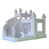 Château gonflable blanc avec piscine à balles océaniques et toboggan, château gonflable avec pistolet à eau, aire de jeux souple