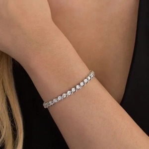 Bracelet tennis en diamants ronds brillants de qualité supérieure, cultivés en laboratoire, bijoux élégants et tendance, cadeau disponible au meilleur prix du marché - Product Image 3