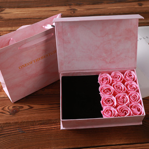 12 flores artificiales de jabón collar de rosas caja de regalo para mujeres regalo del Día de la madre regalo de vacaciones del Día de la madre - Product Image 1
