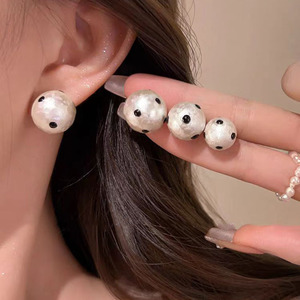 ต่างหูเม็ดเดี่ยวสีเงินลายจุดสีขาวคลื่นสีดำต่างหูทำจากผ้าฝ้ายอเนกประสงค์ของขวัญแฟชั่นสุดเจ๋งสุดเท่คลาสสิก - Product Image 3