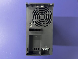 Nuevo Convertidor de Frecuencia Original VLT Drive Serie FC-51 132F0058 FC-051P11KT4E20H3BXCXXXSXXX 11KW/15HP 3PH 380-480VAC VFD FC-051 - Product Image 3