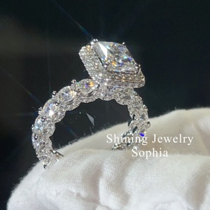 Anillo de Compromiso Personalizado de Oro Sólido de 18K con Moissanita de Corte Radiante de 3ct, Anillo de Compromiso con Moissanita D-Vvs1 - Product Image 5