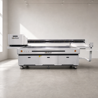 Imprimante UV à plat industrielle 2513 avec têtes Ricoh Gen6, machine à jet d'encre à pression négative pour panneaux PVC, plaques KT et panneaux aluminium