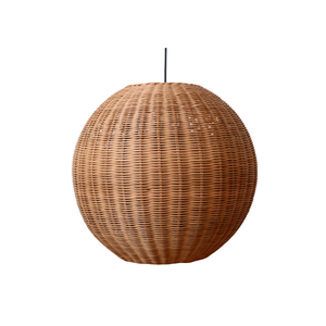 La lampe 015 présente un abat-jour moderne en forme de boule avec une tressage unique en rotin naturel, créant une ambiance chaleureuse et confortable, idéale pour embellir votre intérieur. - Product Image 2