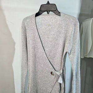 <span class=keywords><strong>Blusa</strong></span> <span class=keywords><strong>de</strong></span> suéter con cuello en V cruzado <span class=keywords><strong>de</strong></span> estilo <span class=keywords><strong>de</strong></span> otoño para mujer elegante <span class=keywords><strong>de</strong></span> manga larga y cintura ajustada con técnica <span class=keywords><strong>de</strong></span> punto plano - Product Image 1