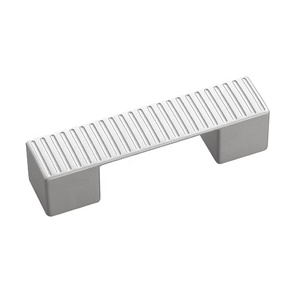 Moderno de <span class=keywords><strong>muebles</strong></span> de lujo <span class=keywords><strong>anti</strong></span> slip cromo gabinetes de cocina tira Manijas para venta - Product Image 1