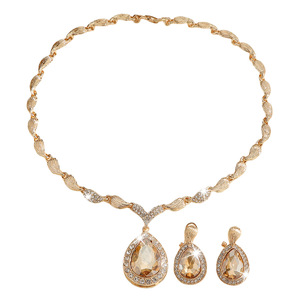 Nuevo Conjunto de Collar y Pendientes de Aleación de Zinc con Incrustaciones de Diamantes de Imitación Blancos y Gota de Agua Grande para Mujer - Product Image 5