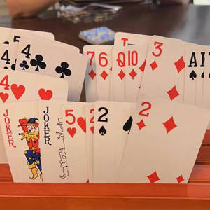 Soporte de Madera Personalizado al por Mayor para 4 Cartas de Póker, Estante para Cartas con Manos Libres para Jugadores Profesionales - Product Image 3