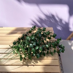 Fournisseur exclusif de fleurs artificielles en soie et plastique en forme de tournesol pour la décoration de la maison, les mariages et les accessoires de photographie en extérieur - Product Image 4