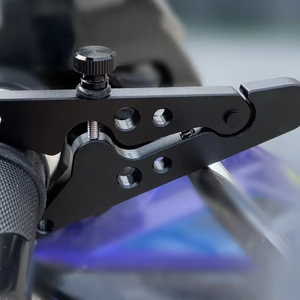 Bloqueo de Manillar Universal para Motocicleta, de Aluminio Resistente con Anillo de Silicona Confortable - Product Image 1