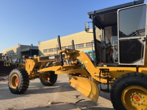 รถเกรดเดอร์มือสอง CAT 140H สภาพดี รุ่น Caterpillar 140 ซีรีส์ 140G 140K เครื่องจักรก่อสร้างปรับระดับถนน - Product Image 1