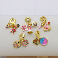 P404T Breloques en laiton émaillé en gros pour bijoux, plaqué or 18K PVD finition brossée, hypoallergénique, zircone cubique, pour bracelet et pendentif