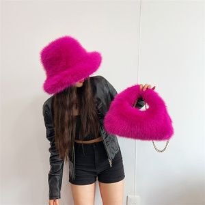 Conjunto de sombrero y bolso de cubo de piel, sombrero de otoño e invierno de felpa cálido para mujer, sombrero y bolso de mano de piel de zorro de imitación de estilo Punk - Product Image 2