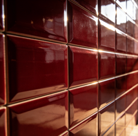 Carreaux de sol en porcelaine rouge vin brillant de luxe 60x60cm - Design mosaïque haut de gamme pour la décoration d'hôtels et de boutiques