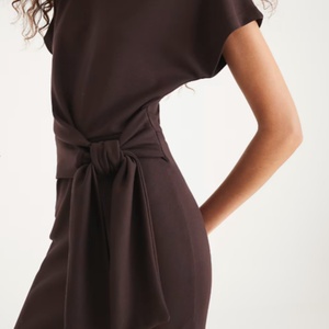 Vestido Midi Marrón con Detalle de Nudo, Manga Corta, Adorno de Volantes, Talla Grande, Cintura Imperio, Formal, Bonito, para Vacaciones, 6XL - Product Image 3