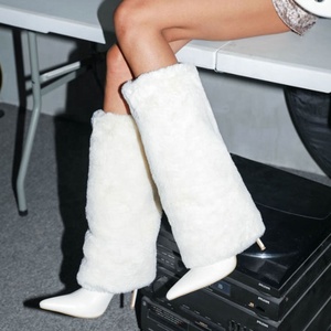 Bottes d'hiver chaudes en fourrure pour femmes, bottes de neige courtes, noires et blanches, à talons aiguilles, grande taille 43, 2022 - Product Image 2