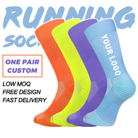 Chaussettes de course personnalisées à séchage rapide pour jeunes, respirantes, de performance, avec logo sous le pied, pour le sport et l'athlétisme, vente en gros