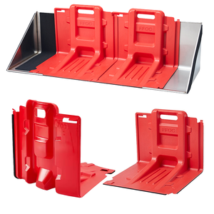 Une barrière anti-inondation portable pliable et un remblai anti-inondation sont utilisés pour assurer la sécurité à la porte d'une maison - Product Image 4