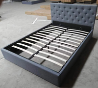 Lit moderne rembourré en cuir PU capitonné avec rangement, 140x200cm, à prix abordable, avec vérin à gaz en plastique - Meilleures ventes