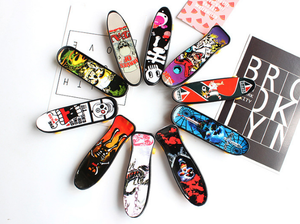 Vente en gros bon marché de mini planches de skateboard à doigts en plastique planche à roulettes de décoration de table jouet pour enfants ensemble populaire - Product Image 5