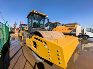 Bestselling Products Heavy Duty 26ton Single Drum Road Roller Xs265js | 435kn Exciting 164kw Engine for & Foundation Compaction - Product Image 4