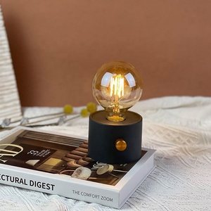 Lámpara LED Decorativa Estilo Edison Retro, Regulable e Impermeable, para Dormitorio Familiar, con Batería, Linterna LED Ajustable - Product Image 3