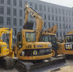 Mini-excavatrice CAT 308 d'occasion, économique en carburant et puissante, avec une masse opérationnelle de 8 tonnes, à vendre - Product Image 2