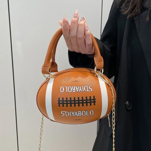 Sac à main bandoulière fantaisie en cuir PU, motif personnalisé OEM ODM, style streetwear, forme ballon de rugby, sportif Y2K - Product Image 3