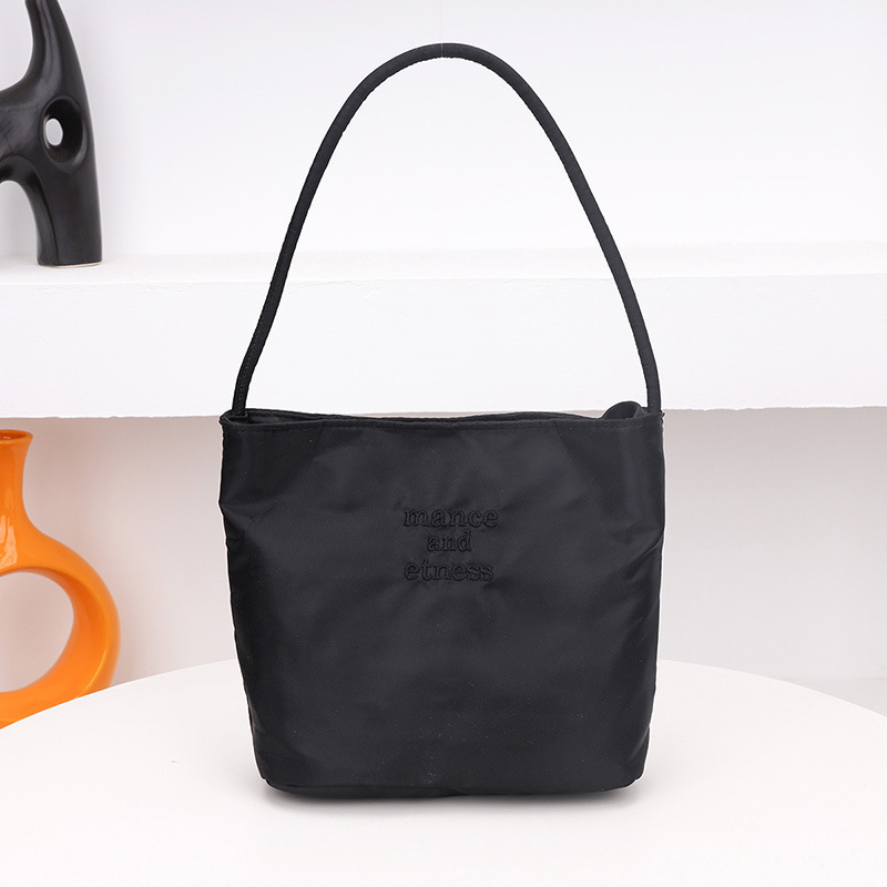 Sac simple noir [Deux modèles avec lettrage aléatoire]