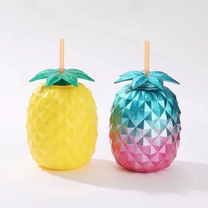 Tiki <span class=keywords><strong>Aloha</strong></span> <span class=keywords><strong>Party</strong></span> Flamingo Moana festa a tema 36 OZ con coperchio e paglia 7 pollici a forma di ananas bicchieri di plastica - Product Image 2