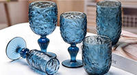 Vente en gros de 5 styles de gobelets à vin vintage verts embossés, verrerie de luxe rétro colorée pour la décoration de mariages, de fêtes et d'événements