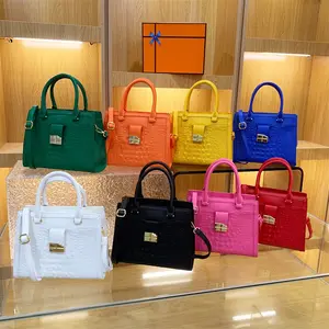 Wholesale large capacity ladies trendy bags 2024 new style of handbags low price womens handbag with wallets