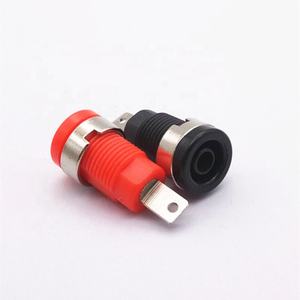 CE <span class=keywords><strong>CATII</strong></span> 1000V/MAX.32A Hochspannungs-Sicherheits-4mm-Einbau-Buchse mit Abdeckung Bananenstecker für Testgeräte - Product Image 2