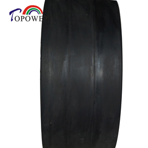 Neumático Sólido 28x16x22 para Remolques de Placas de Acero, Patrón Liso, Tipo Diagonal - Product Image 3