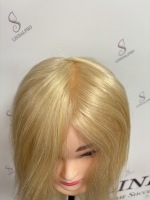 Tête de mannequin à cheveux mélangés blonds |   Mélange humain-animal-synthétique pour la formation réaliste en coiffure, la coupe, le coiffage et la coloration