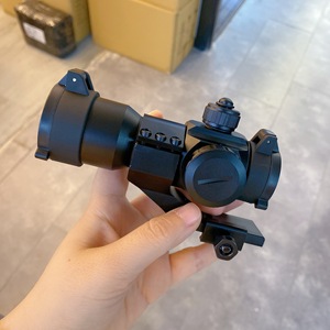 Mira telescópica metálica optimizada para todo tipo de terreno, con perillas de ajuste lateral para una verificación precisa durante exploraciones al aire libre de larga duración. - Product Image 4