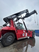 Port Machine utilisé Reach Stacker Kalmar DRF450 DRT450 DRU450 45 tonnes Suède avec une bonne qualité disponible pour la vente conteneur grue