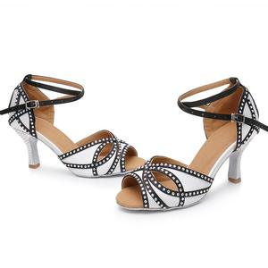 Chaussures de danse salsa et latine blanches <span class=keywords><strong>pour</strong></span> débutantes, sandales souples à semelle en daim <span class=keywords><strong>pour</strong></span> mariage et fête - Product Image 2