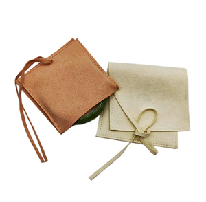 Pochette à bijoux en microfibre de luxe avec logo personnalisé, petite pochette en tissu, rabat en velours suédé, élégante et pratique, conteneur à bijoux - Product Image 1