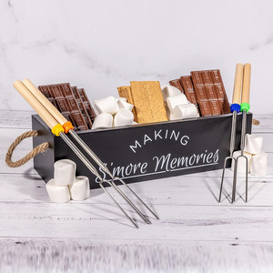 Smores Station Boîte en <span class=keywords><strong>bois</strong></span> Porte-barre avec poignées durables Smores Caddy avec bâtons de guimauve <span class=keywords><strong>Kit</strong></span> de Smores rustiques - Product Image 1