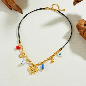 Fashionable Retro Gold Plated Heart Pendant Necklace Stainless Steel Chain Daily Wear - Product Image 3