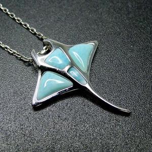 Joyería de Plata de Ley 925 con Forma de Mantarraya, Colgante de Mantarraya Natural de Hawái con Larimar - Product Image 2