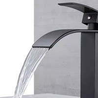 Robinet de lavabo à poignée unique nordique Design cascade noire Options d'eau chaude et froide Comptoir anti-éclaboussures pour armoires de salle de bain
