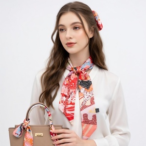 Sciarpa Sottile in Seta con Stampa Animale Fantasiosa in Rosa e <span class=keywords><strong>Rosso</strong></span> per Elastico per Capelli e Manico Borsa - Product Image 1