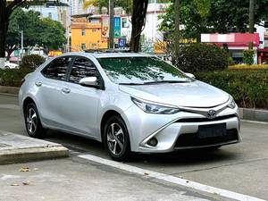 Voitures d'occasion 2017 - Toyota Corolla d'occasion, double moteur, GS Elite, toit ouvrant, 1.8L E-CVT, 99 ch, L4 hybride, argent, voitures d'occasion à vendre - Product Image 4