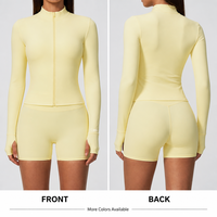 Ensemble de yoga respirant et ajusté 3 pièces : haut à manches longues, débardeur et short pour femme – Tenue de sport personnalisée pour la gym et l'entraînement