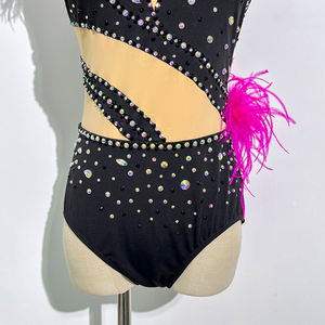 Justaucorps de danse jazz moderne et contemporaine avec détails en plumes noires et roses pour les compétitions de gymnastique - Product Image 3